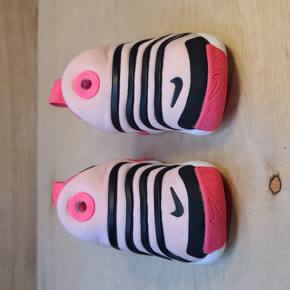 Nike Kids Sneakers Pink and Black - Picture 3 of 10